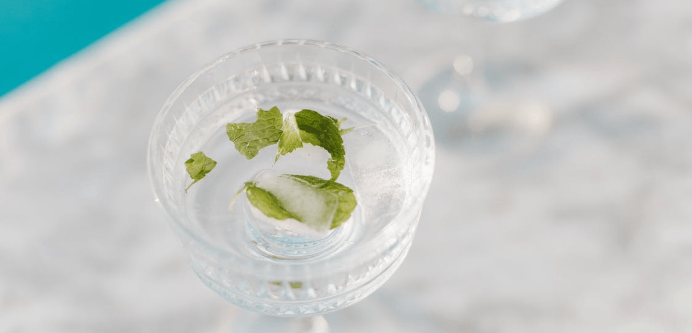 5 Benefits of drinking mint water in the morning