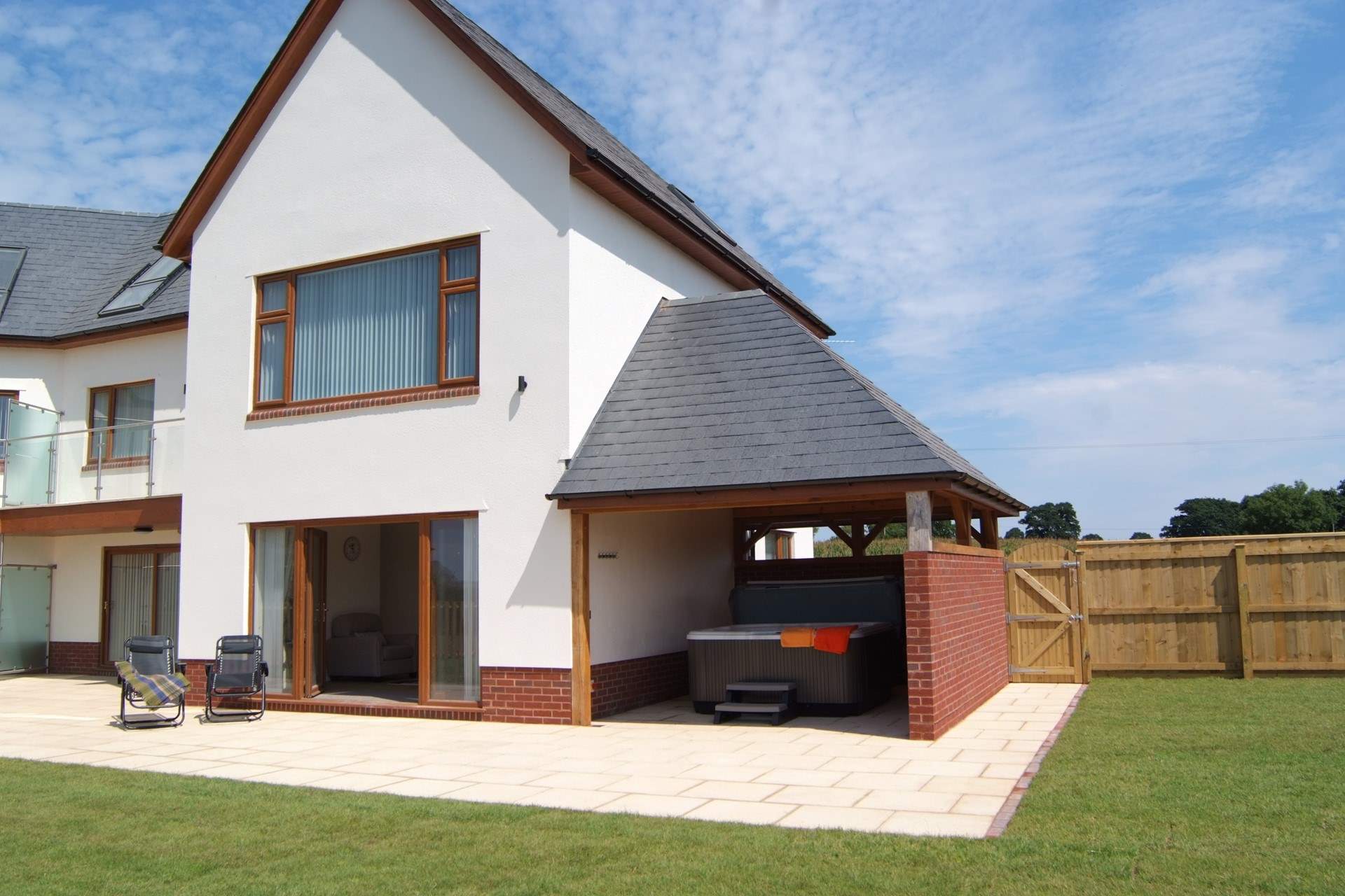 Lakeside House, Holiday Cottage Description Classic Cottages