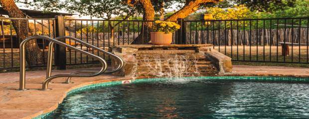 The Historic Leakey Inn - WebRezPro