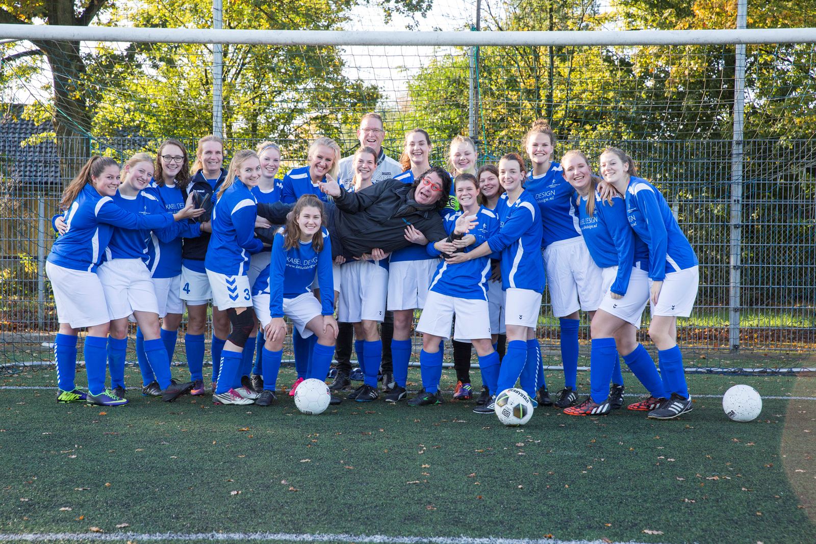 VV Neerlandia’31 Dames in het nieuw NEERLANDIA