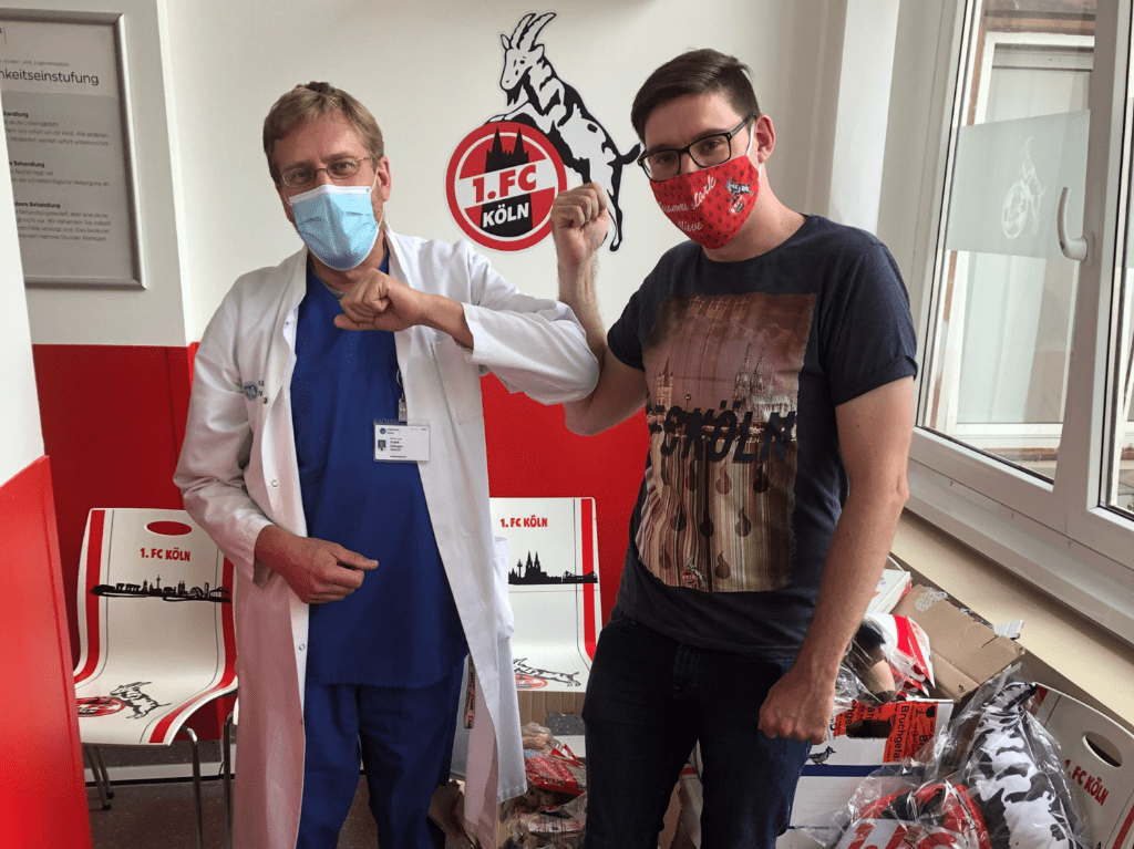 1. FC Köln spendet Spielzeug Kinderklinik Uniklinik Köln