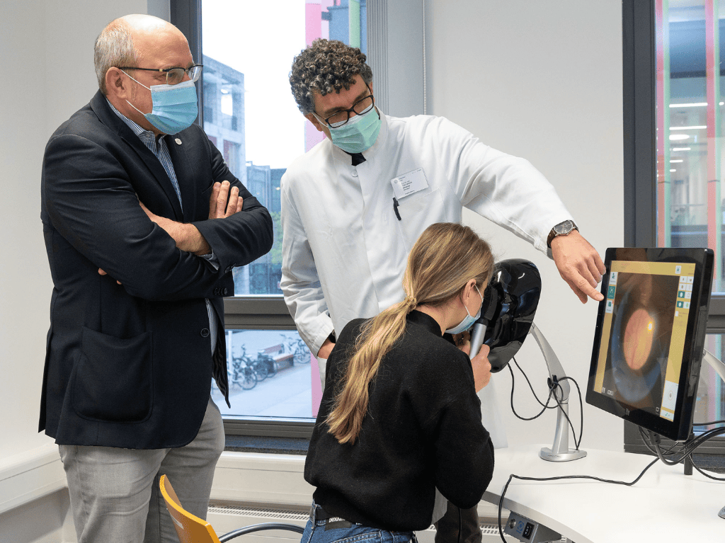 NetzhautSpiegeln erlernen mit Virtual Reality Augenklinik Uniklinik Köln