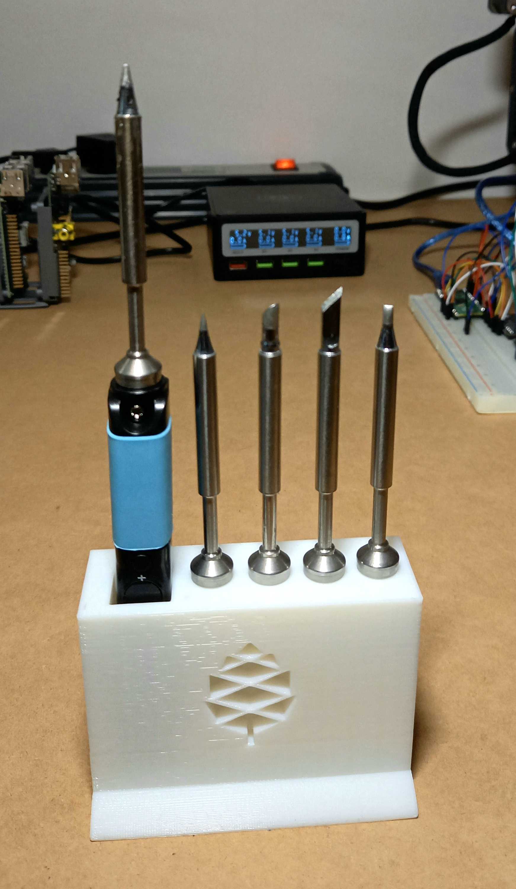 3D printed Pinecel soldering iron holder | webtechie.be