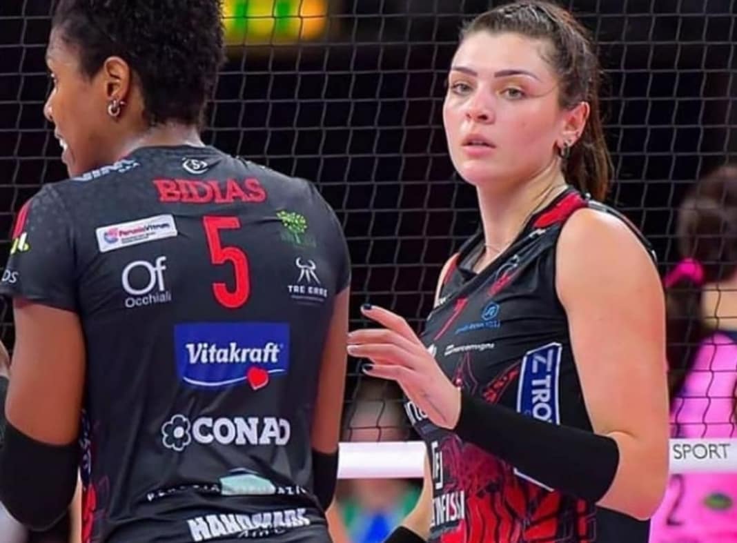 Campeã do mundo pela seleção italiana de vôlei, central sara anzanello morre aos 38 anos jogadora foi um dos pilares do time comandado pelo técnico marco bonitta na campanha do torneio na alemanha em 2002. Rosamaria E A Maior Pontuadora Do Italiano 2019 20 Web Volei