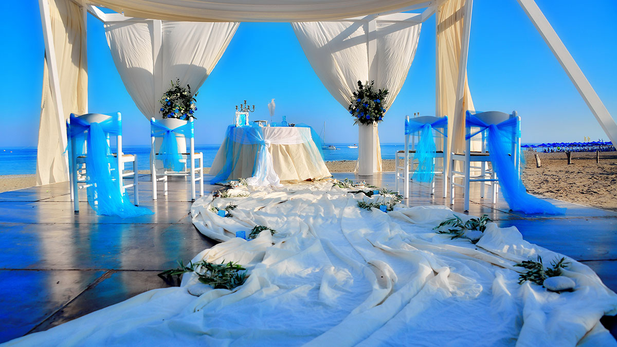 A wedding on a yacht on the island of Santorini