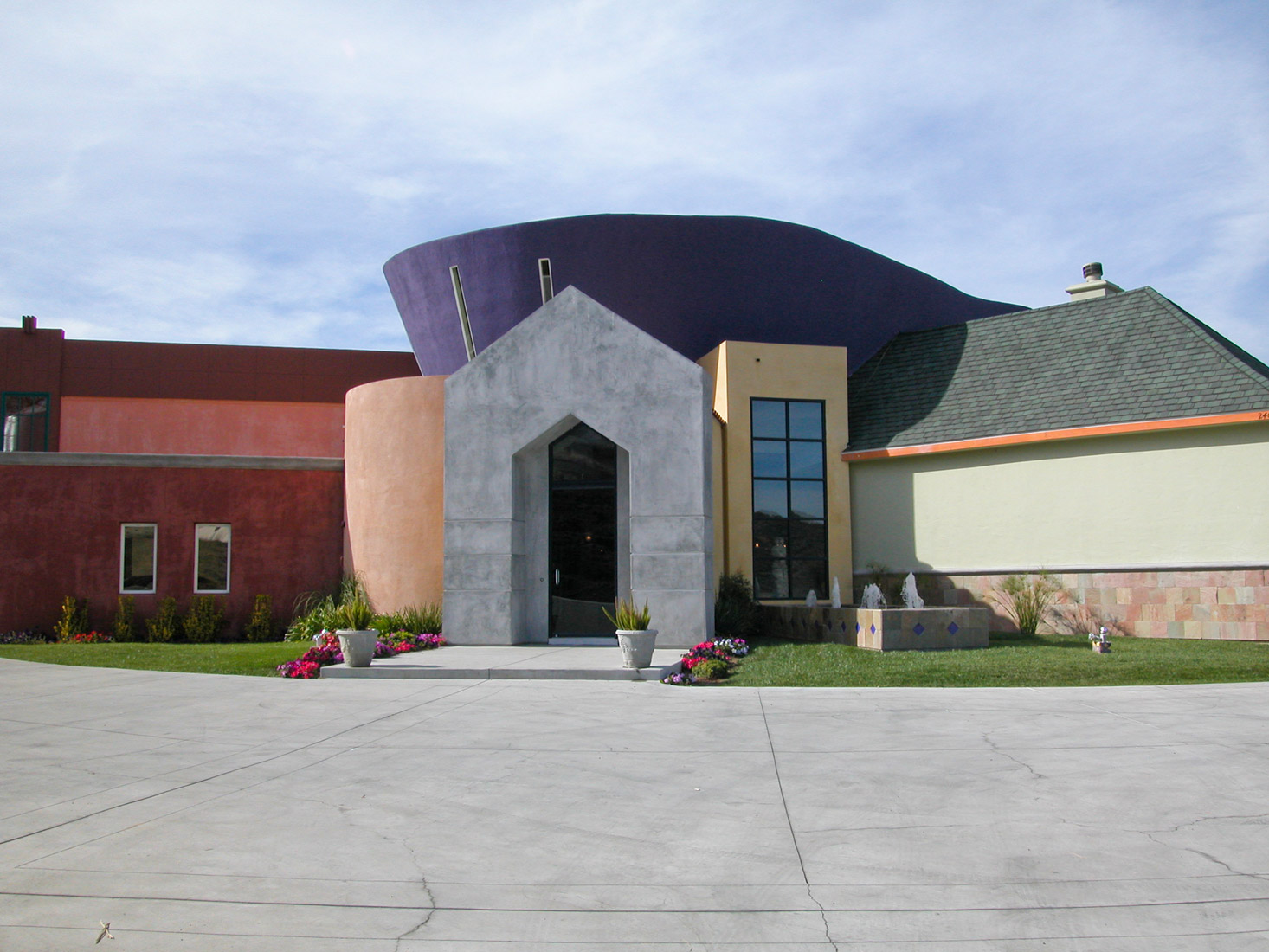 Contemporary Cascade Wedding Estates