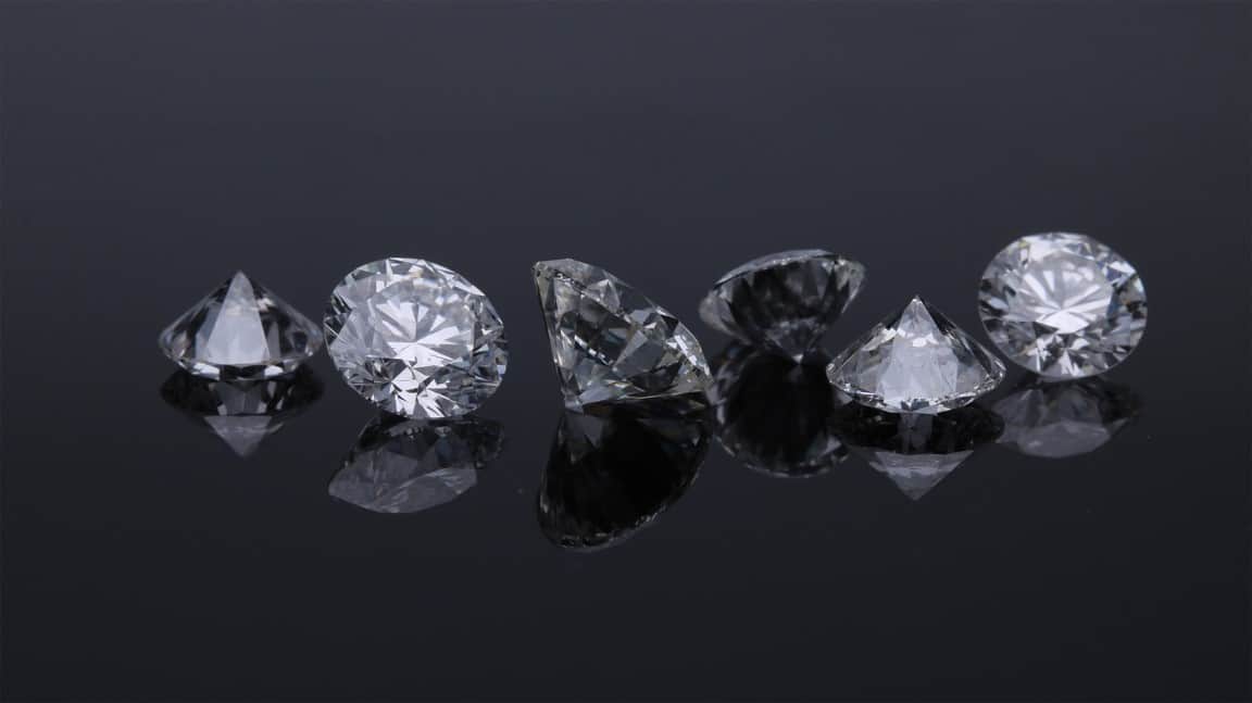White Topaz VS Diamond 9 Key Differences Explained