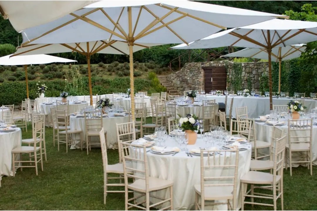 How to Provide Shade At Outdoor Wedding Using Parasols