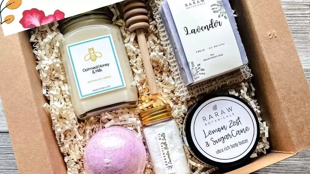 Details 135+ bridal shower hostess gifts kidsdream.edu.vn