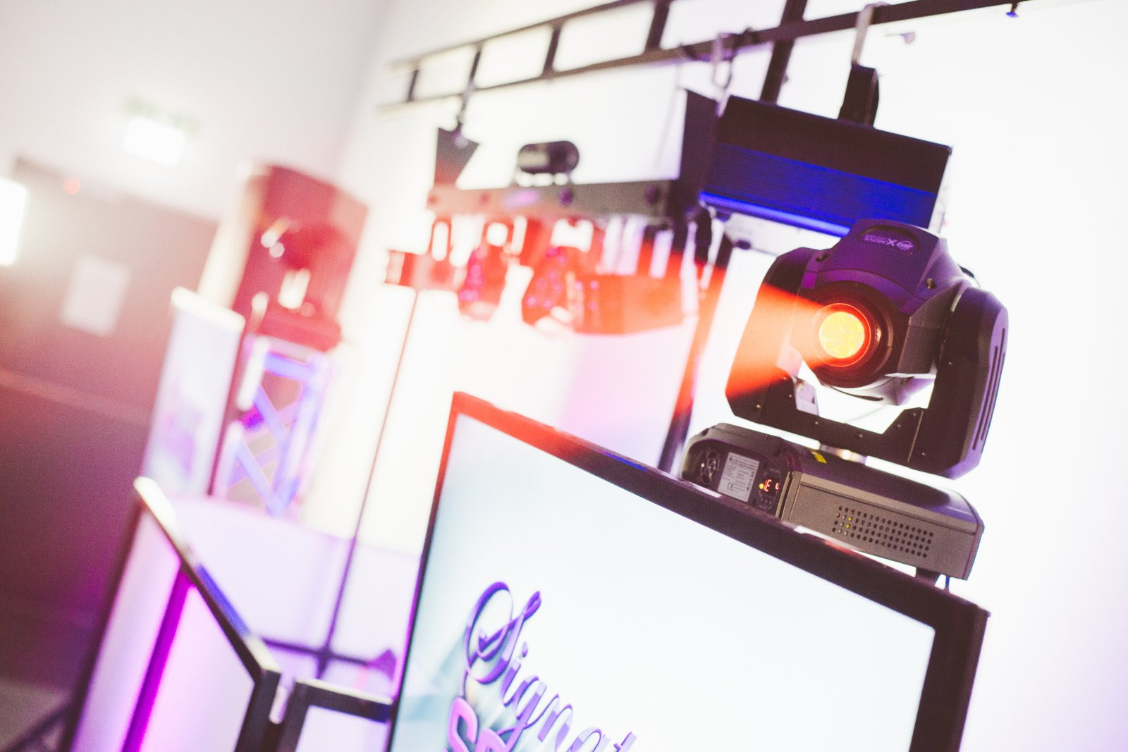 How Much Does It Cost To Hire A Wedding DJ? WeddingPlanner.co.uk