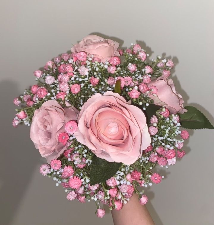 Why you should choose artificial flowers for your wedding