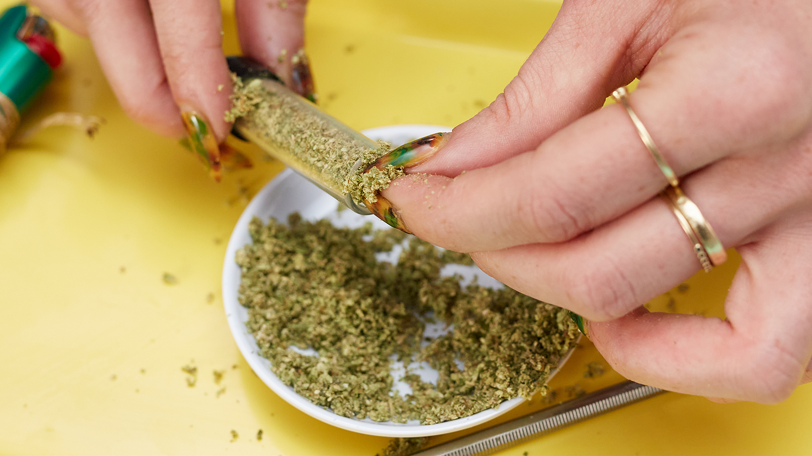 How to Use a Glass Blunt StepbyStep Guide Weedmaps