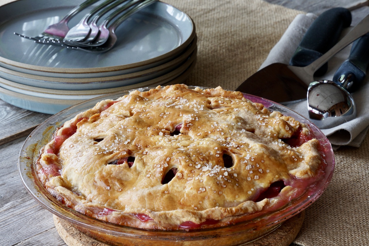 Homemade Rhubarb Pie Weekend at the Cottage
