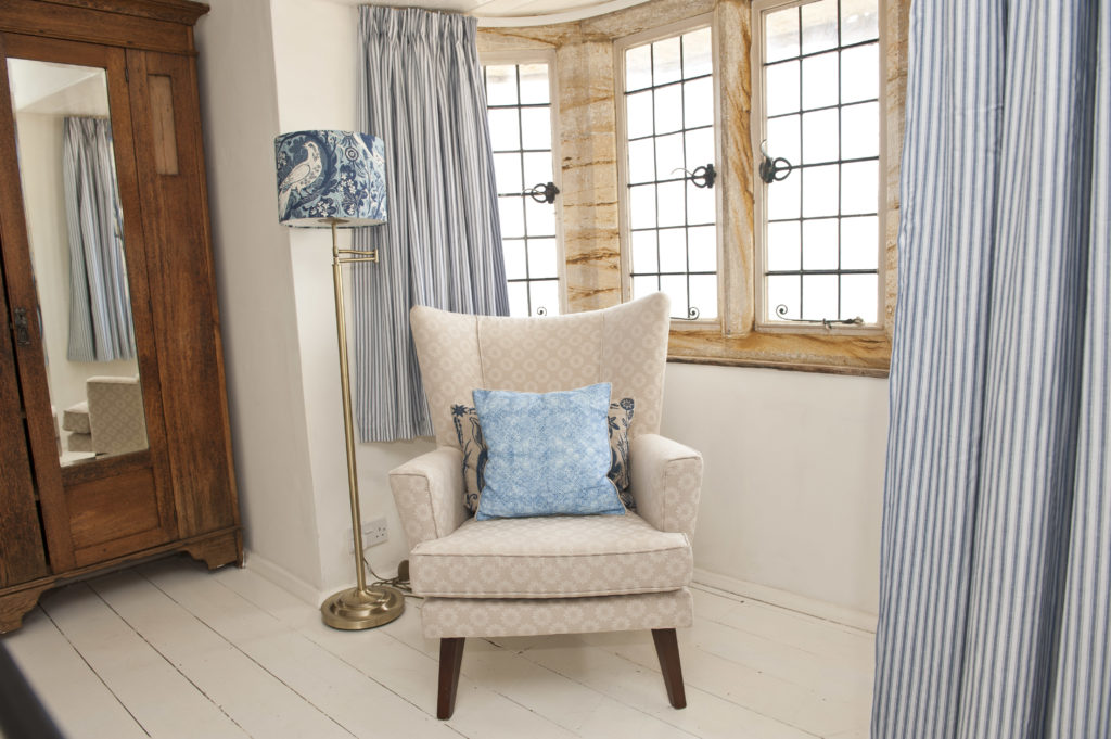 Stunning Seafront Holiday Cottage in Lyme Regis Sleeps 9