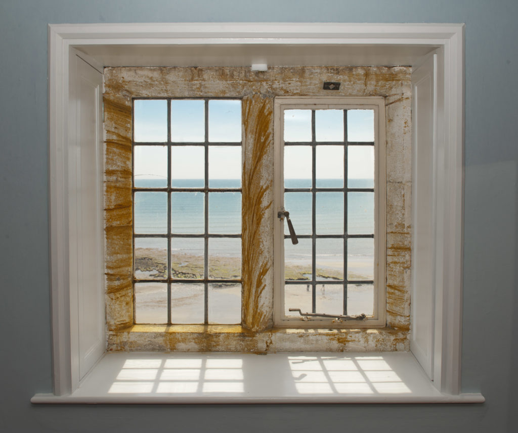 Stunning Seafront Holiday Cottage in Lyme Regis Sleeps 9