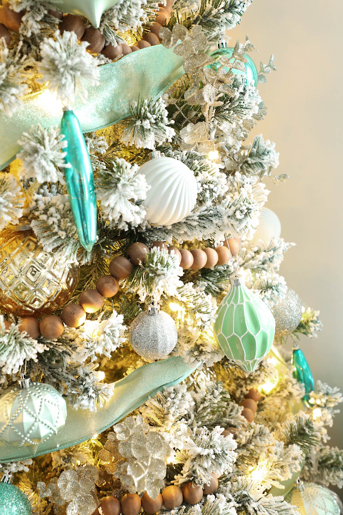 A Guide To Buying An Artificial Christmas Tree. Weekend Craft