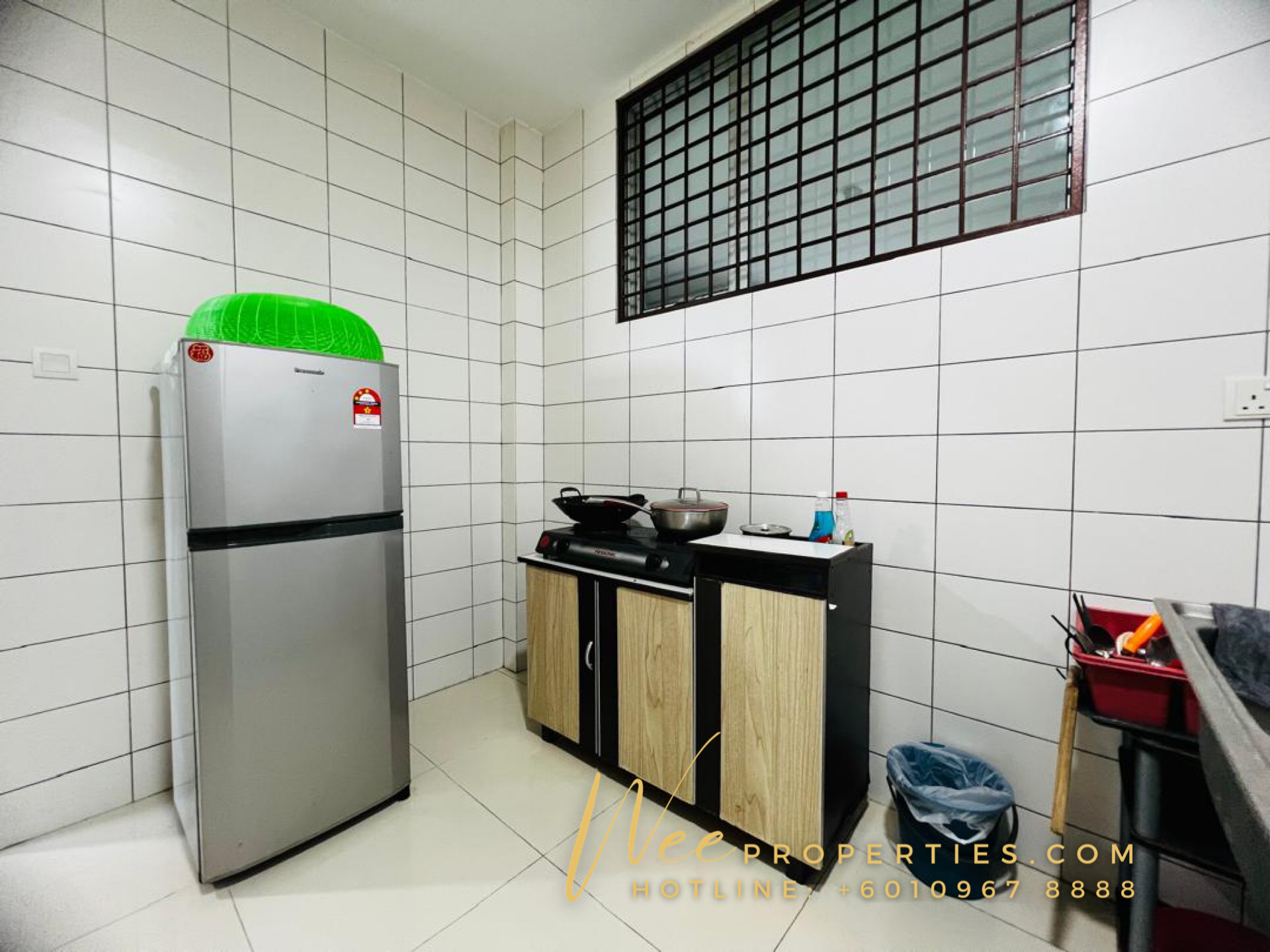 3 Bedrooms Greenwich Condominium Sunny Hill Wee properties