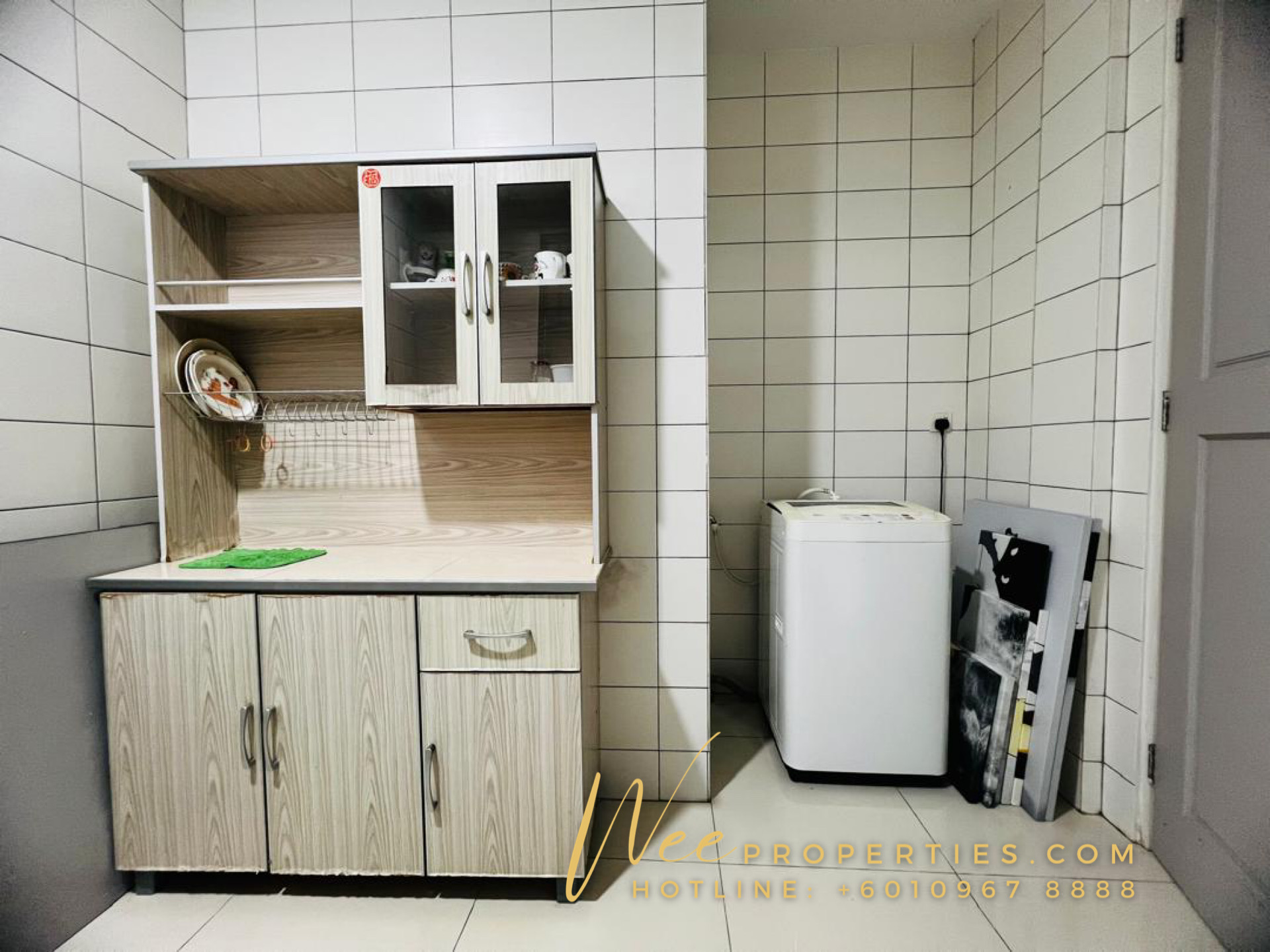 3 Bedrooms Greenwich Condominium Sunny Hill Wee properties