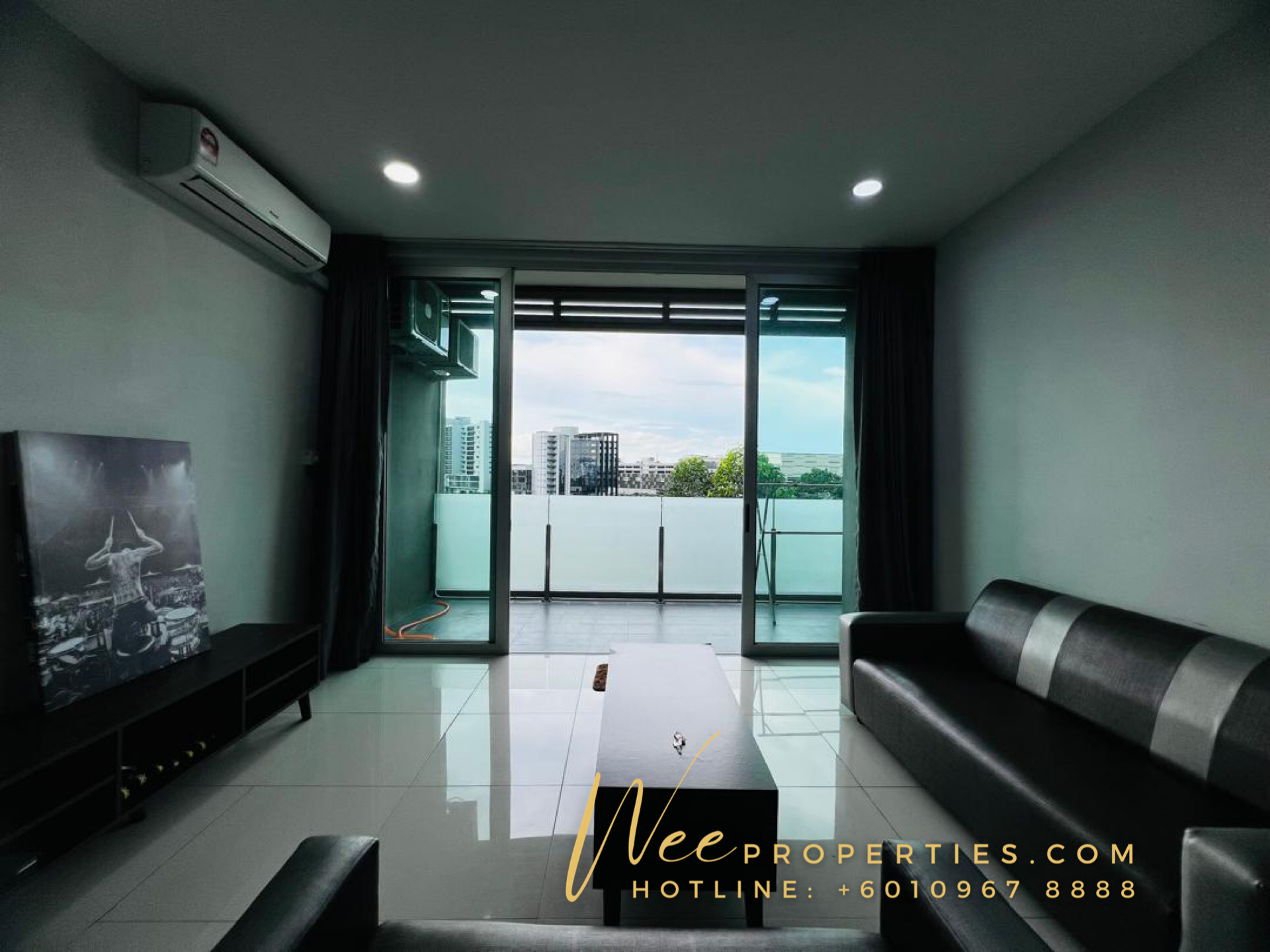 3 Bedrooms Greenwich Condominium Sunny Hill Wee properties