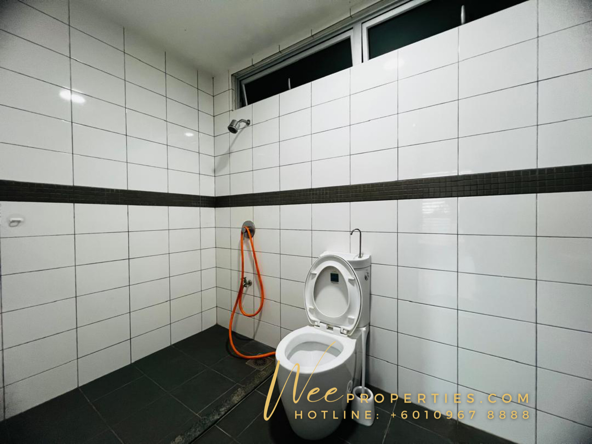 3 Bedrooms Greenwich Condominium Sunny Hill Wee properties