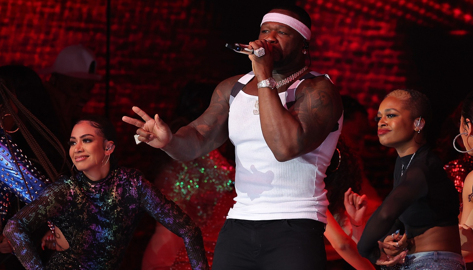 50 Cent Hangs UpsideDown In Super Bowl Halftime Show