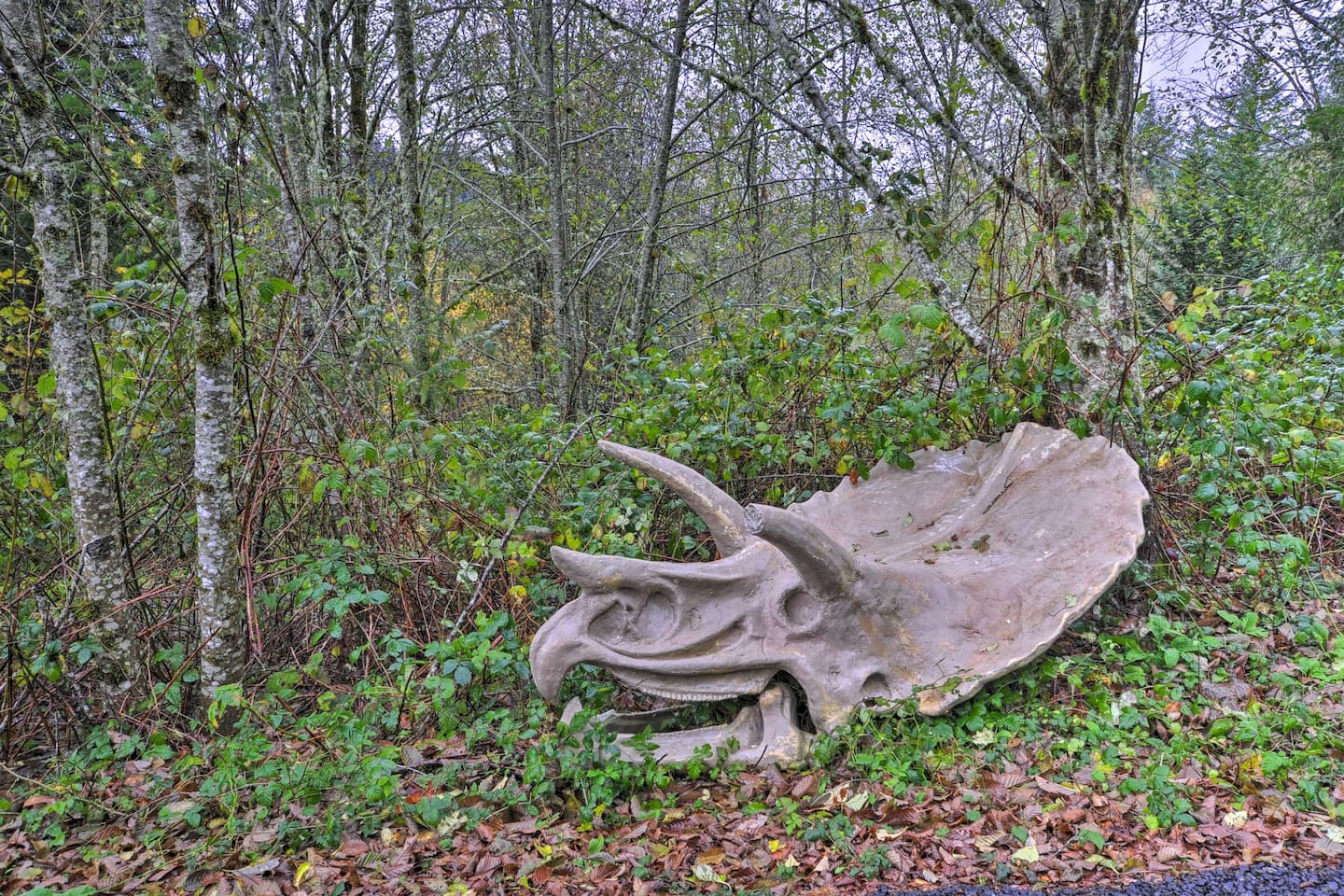 Rent a ‘Jurassic Park’ Airbnb With LifeSize Animatronic Dinosaurs