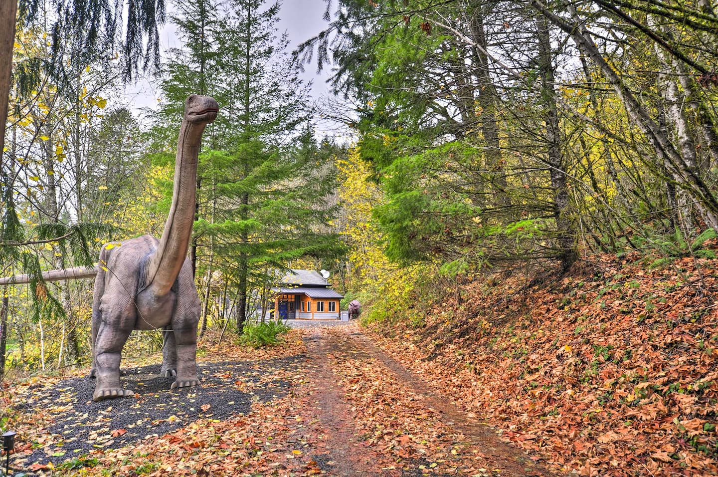 Rent a ‘Jurassic Park’ Airbnb With LifeSize Animatronic Dinosaurs