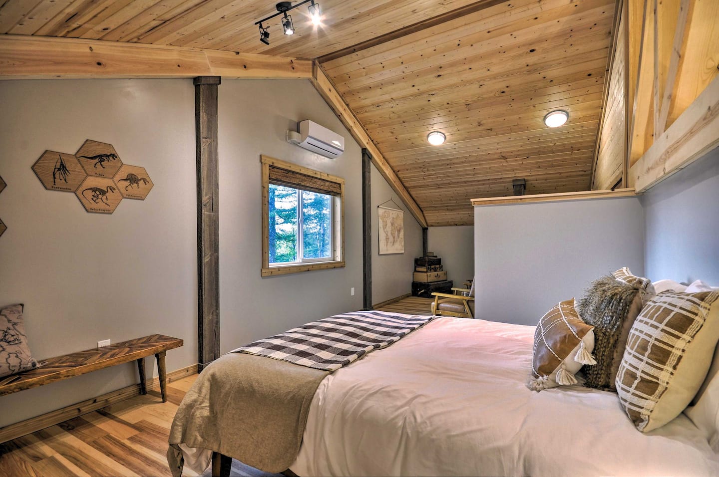 Rent a ‘Jurassic Park’ Airbnb With LifeSize Animatronic Dinosaurs