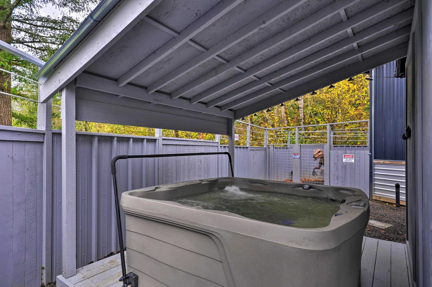 Rent a ‘Jurassic Park’ Airbnb With LifeSize Animatronic Dinosaurs