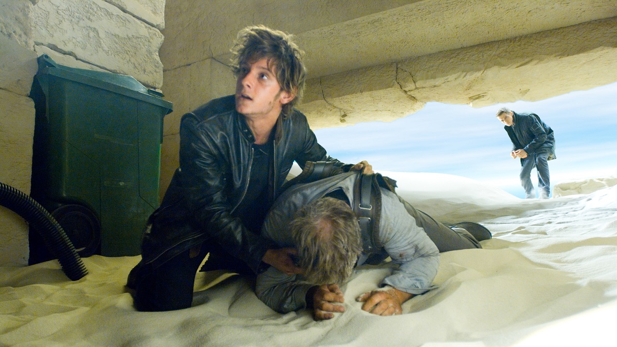 An Incoherently Idiotic SciFi Blockbuster Escapes Its Fate on Netflix