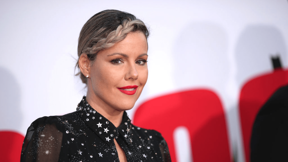 The 10 Best Kathleen Robertson Movies and TV Shows