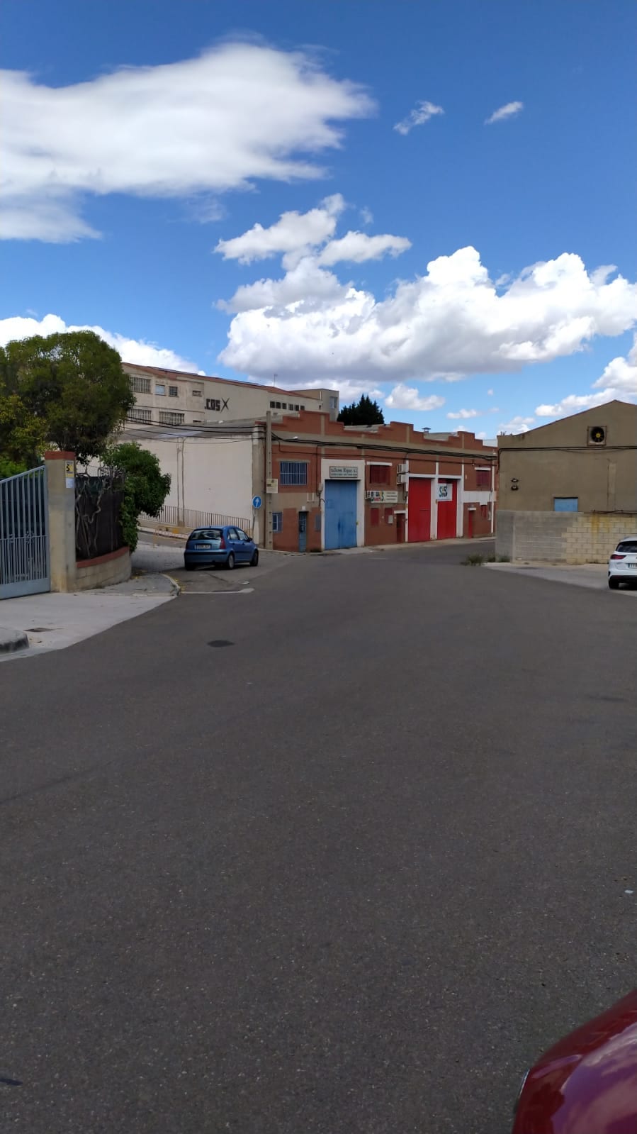 Venta de esplendida nave de 385 m2 en Polígono Pignatelli de Cuarte de