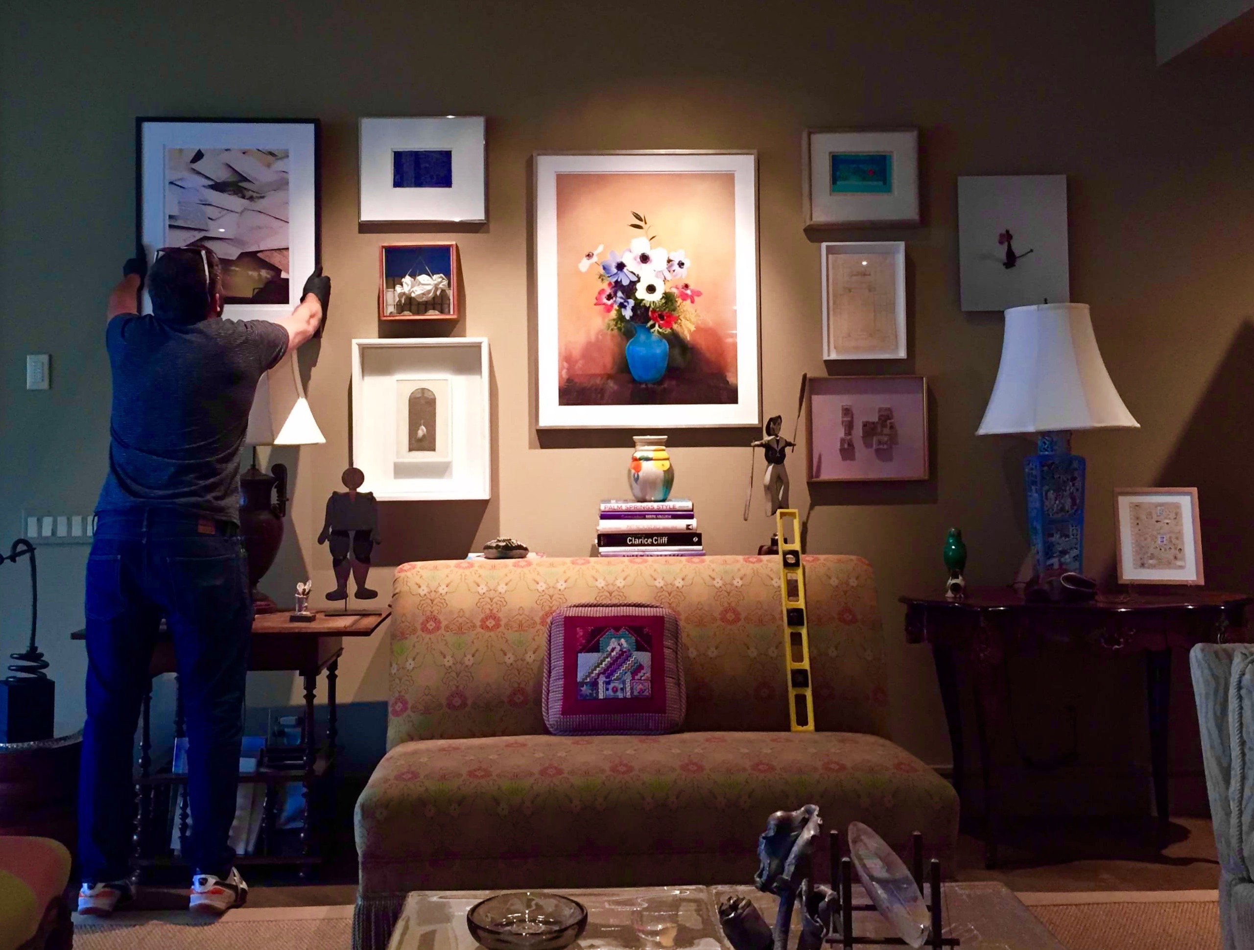 How to hang salon style? Plan, improv and have fun