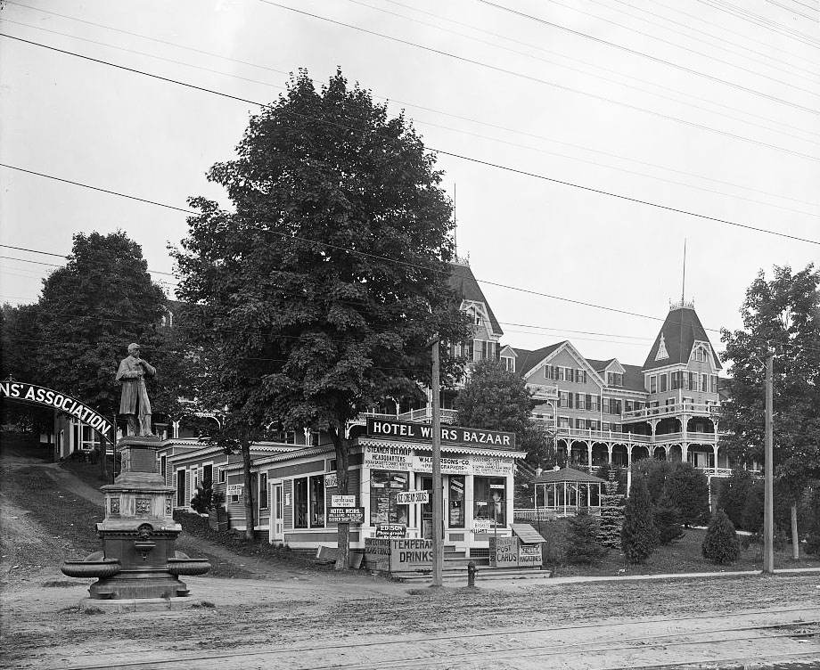 Hotel Weirs Gallery WEIRS BEACH WHERE LAKE WINNIPESAUKEE BEGINS