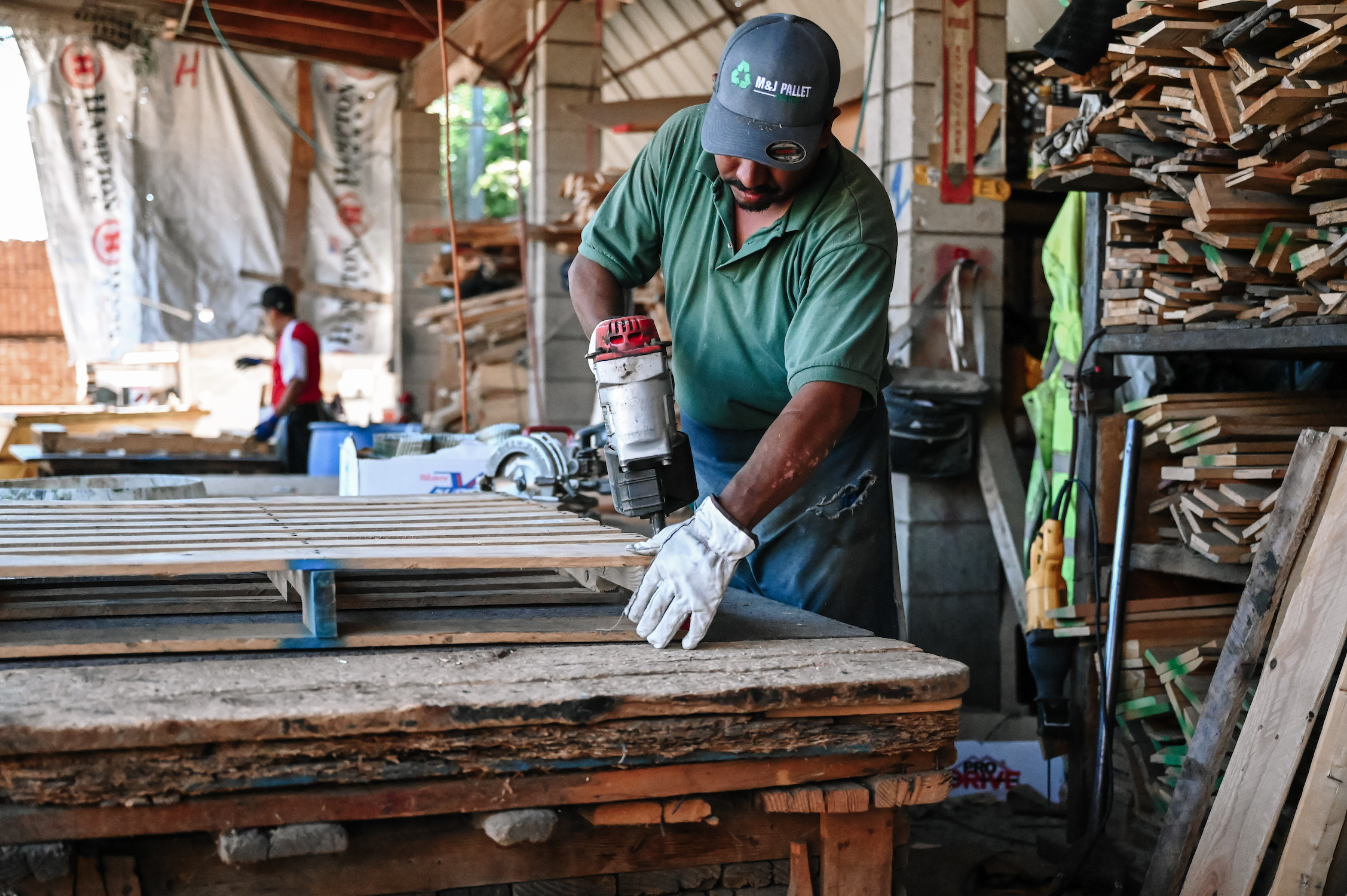 M&J Recycling Pallet Repair Services in Southern California