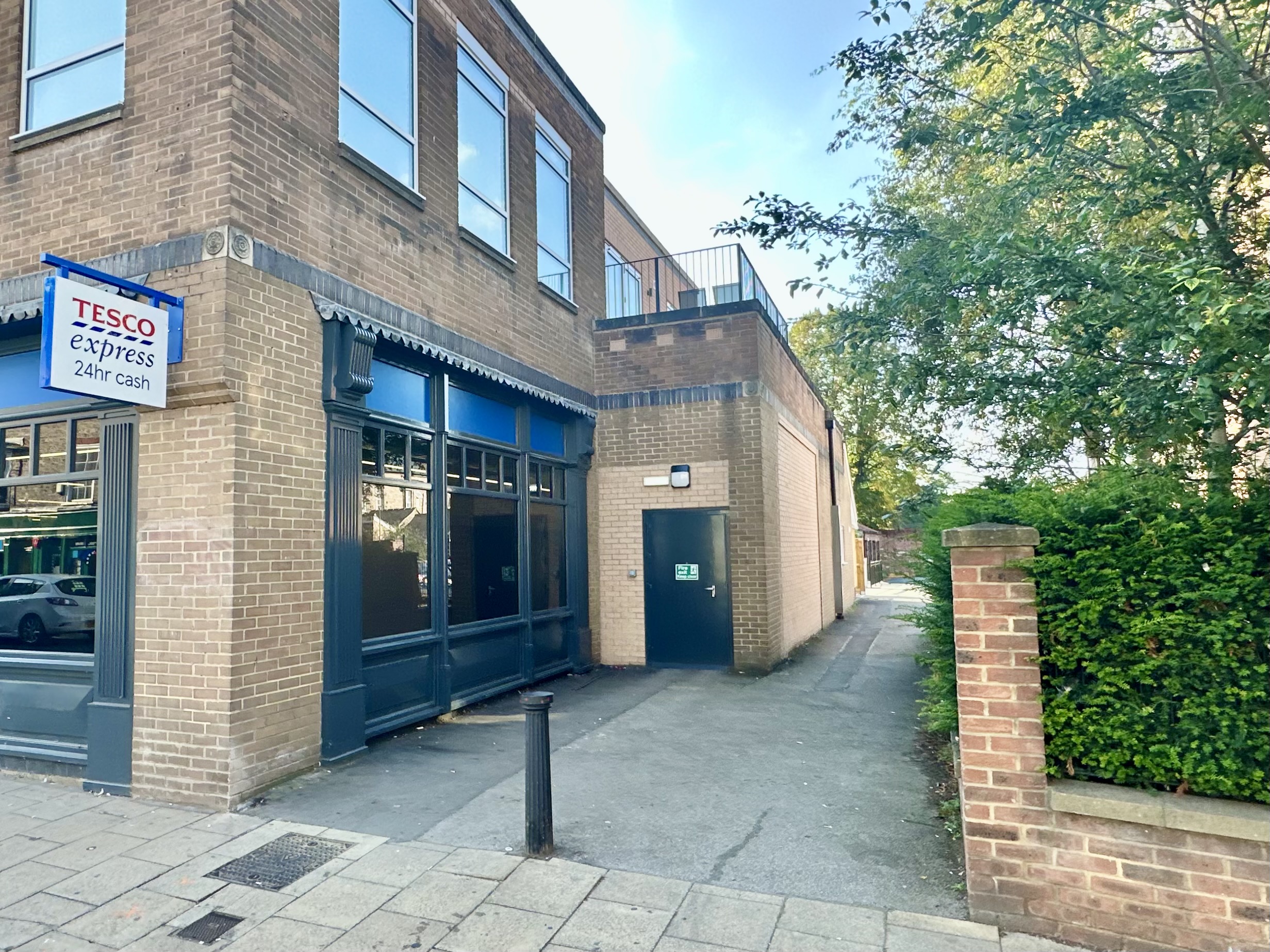 Fountains Court Lets