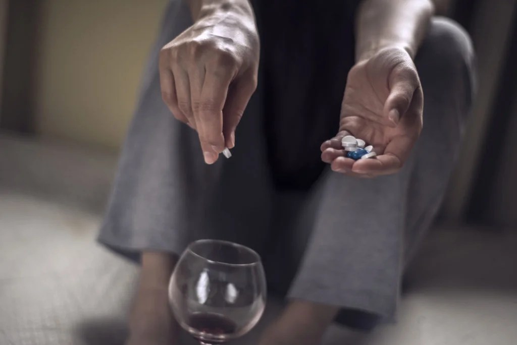 Antibiotics and alcohol, Interactions, Dangers, Alcoholism Symptoms