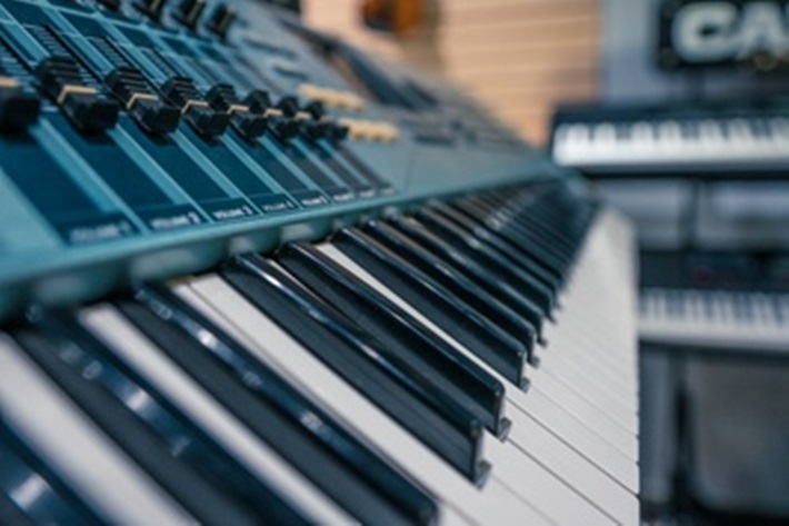 MIDIキーボードの使い方とは？便利な2つの機能と揃えておくべき3つの機材 wellen