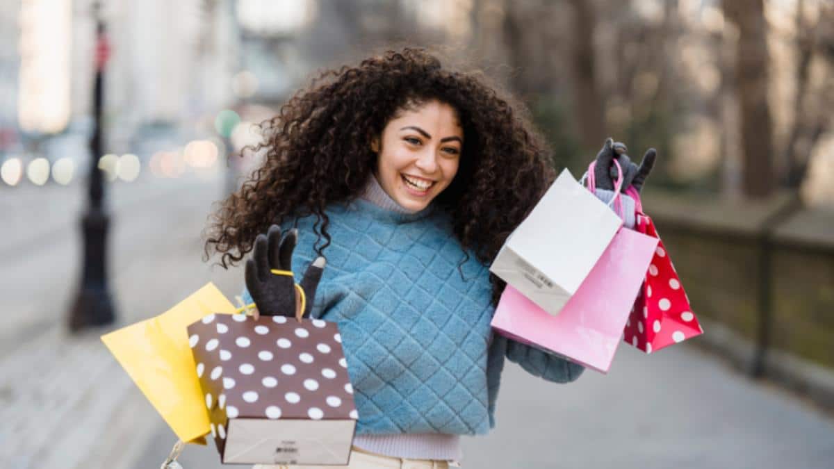 25 Easy Ways to Get Free Stuff Online (And Locally)