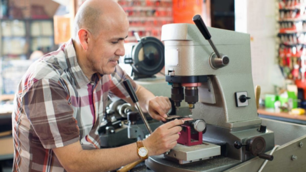21 Best Places to Get Keys Made Near Me in 2023
