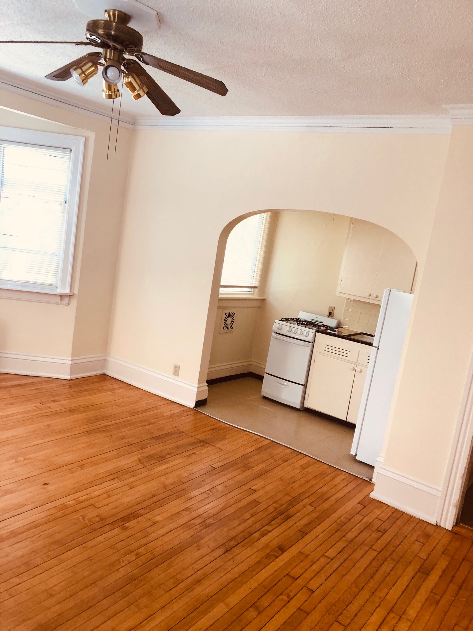 Ivanhoe Manor Wellston Apartments