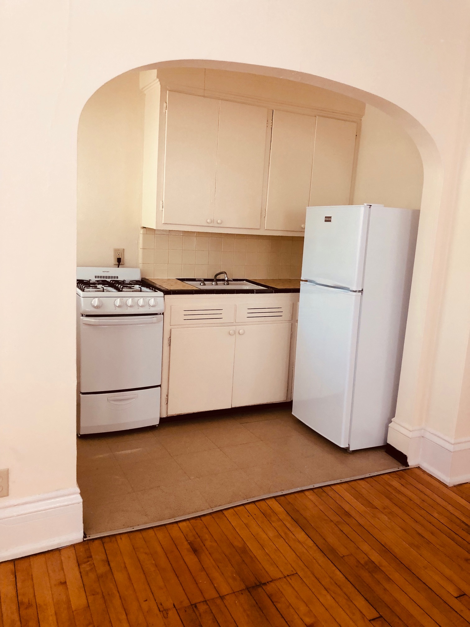 Ivanhoe Manor Wellston Apartments