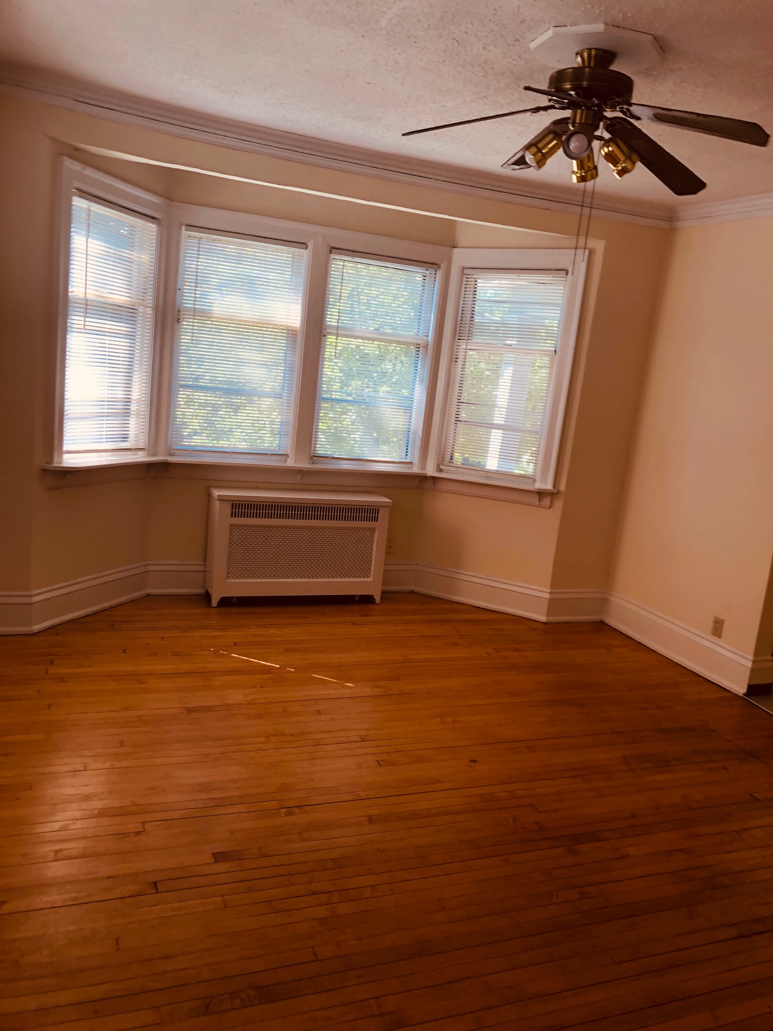 Ivanhoe Manor Wellston Apartments