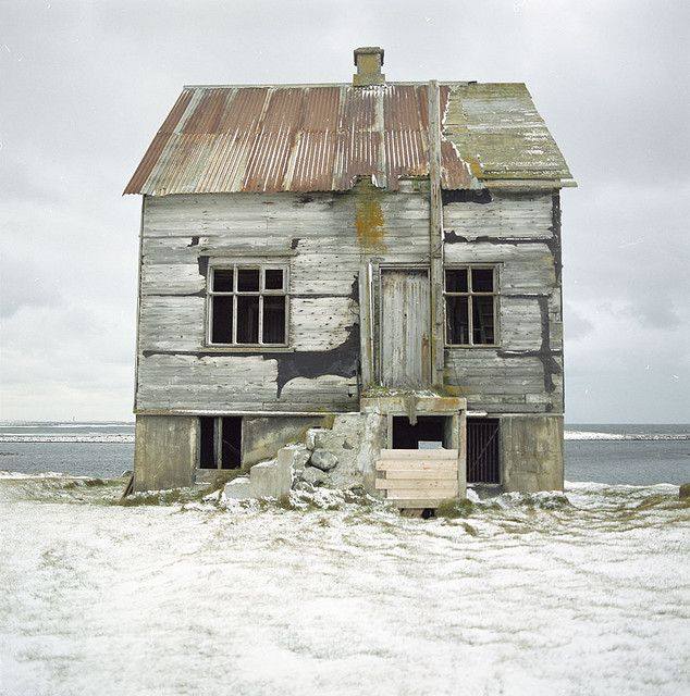 What is the Story Behind This Dilapidated House on the Beach? Wendy