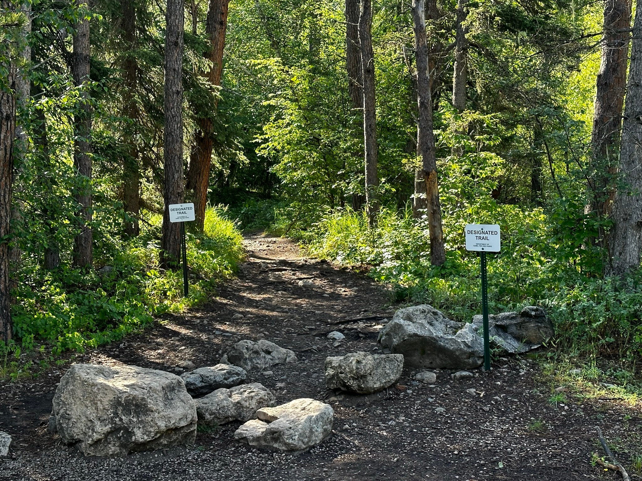How to Do the Amazing Devil's Bathtub Swimming Hole in South Dakota