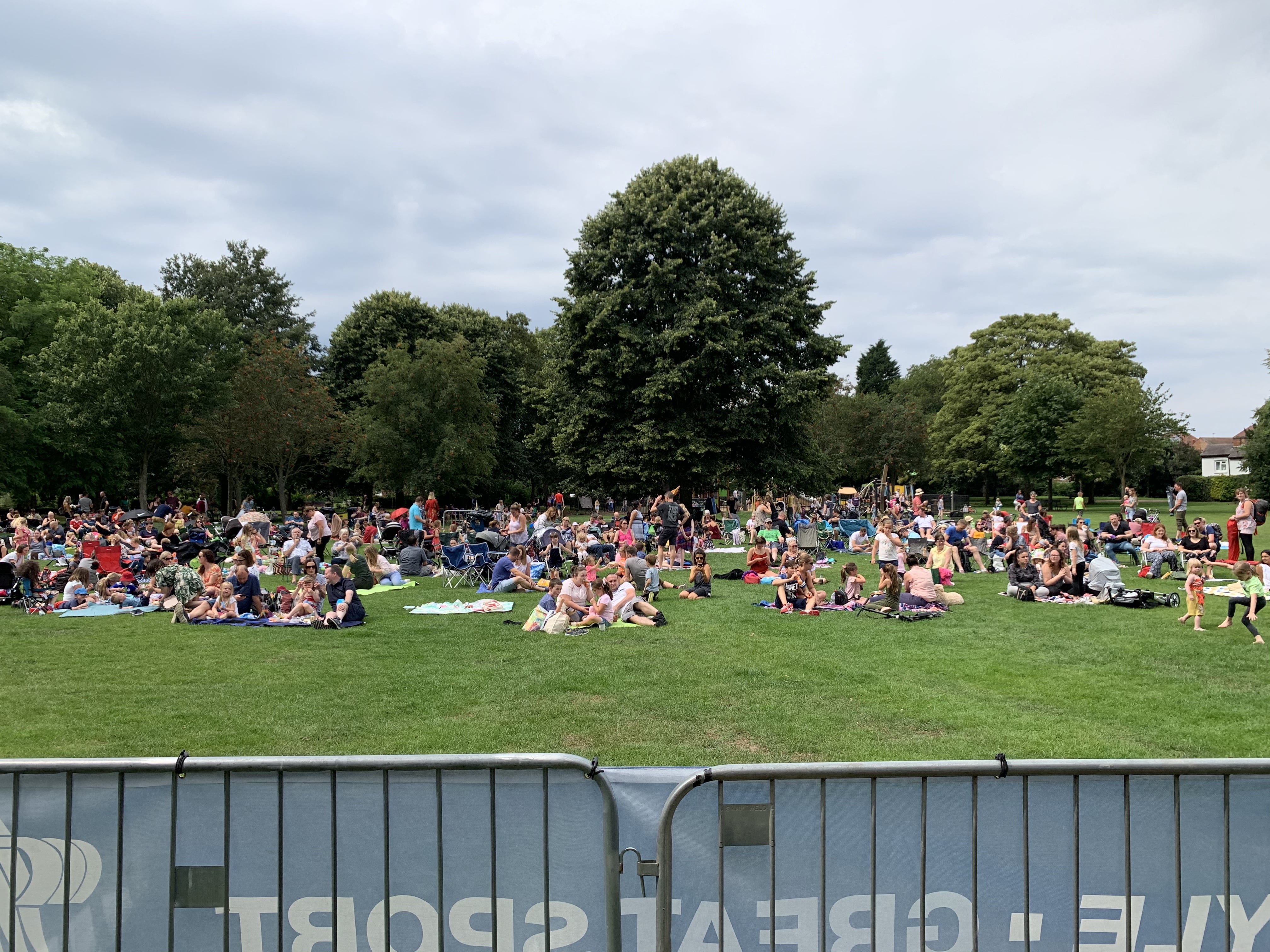 Pictures 1,000 people gather in Bridgford Park for first free outdoor