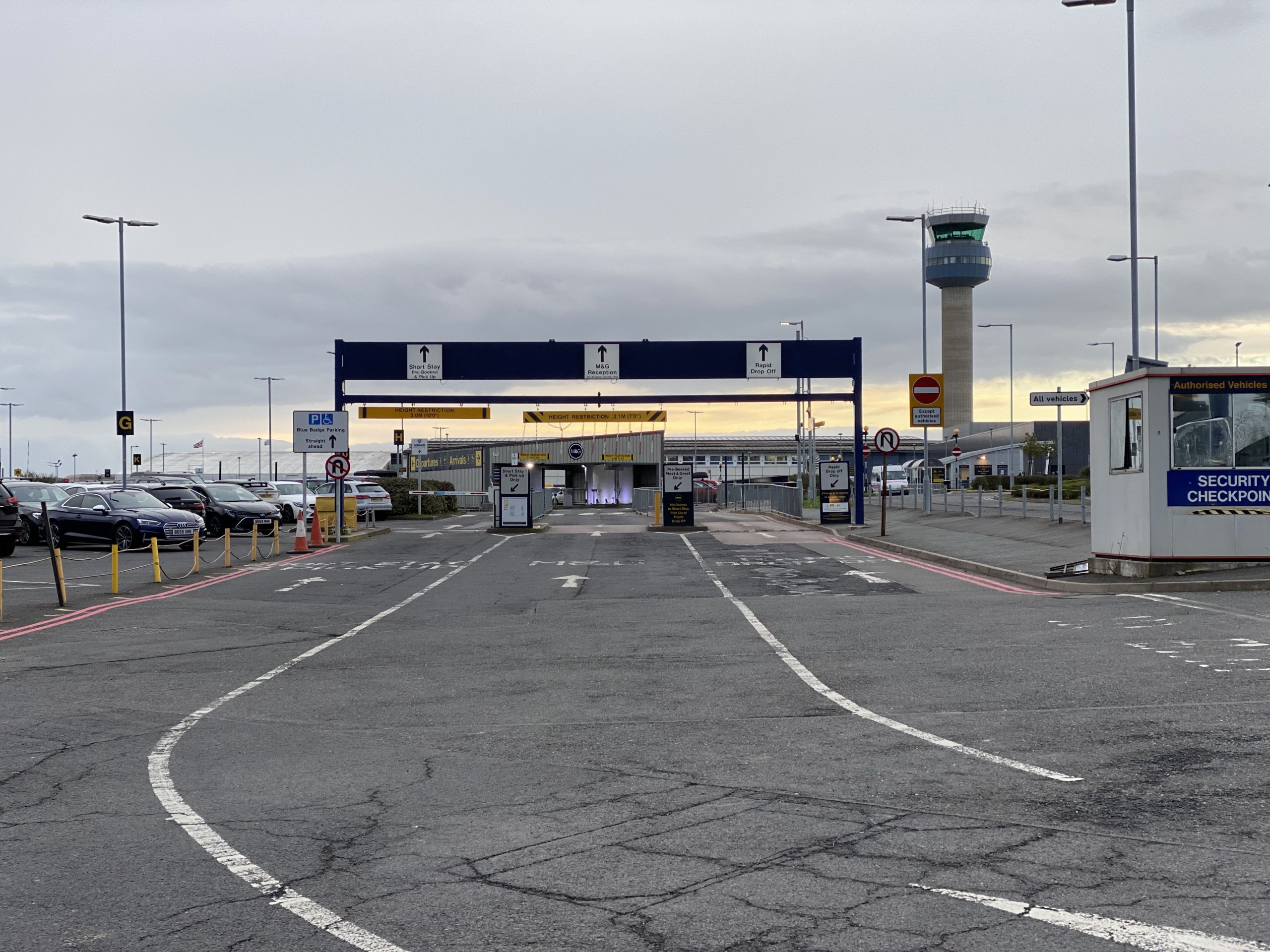 100 security officers required by East Midlands Airport how to apply