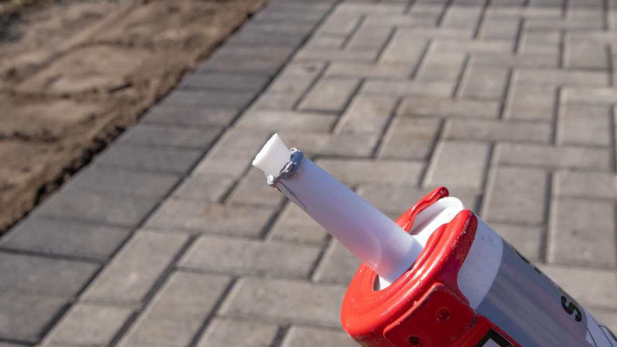 How to Open Caulk & Save a Tube of Caulk Correctly Western Interlock