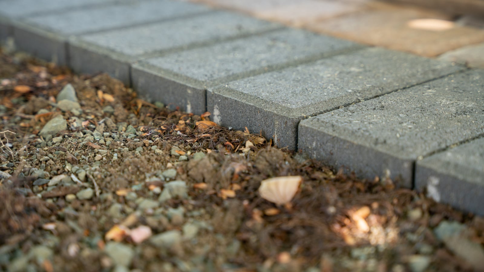 Installing Concrete Curbing vs Bond Beam for Pavers What's Design the Difference?