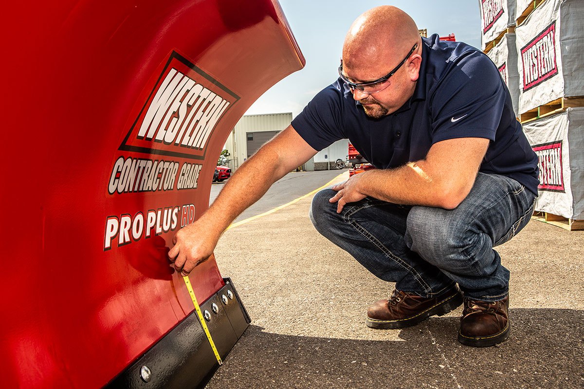 HTS™ Half-Ton Straight Blade Snow Plow | WESTERN®